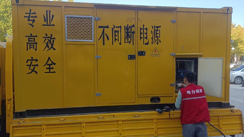 灞桥柴油发电机组和UPS电源配合使用时，如何避免切换过程中的电力中断？